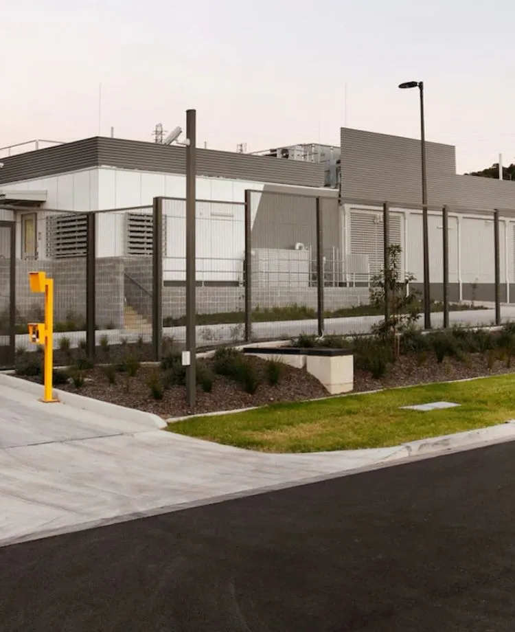 Data Centre Fencing & Gates 4 High-Security Fencing 2